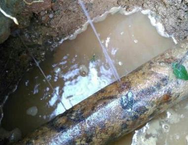 泊头楼顶渗水维修公司分享下地暖漏水的原因及检测方法。